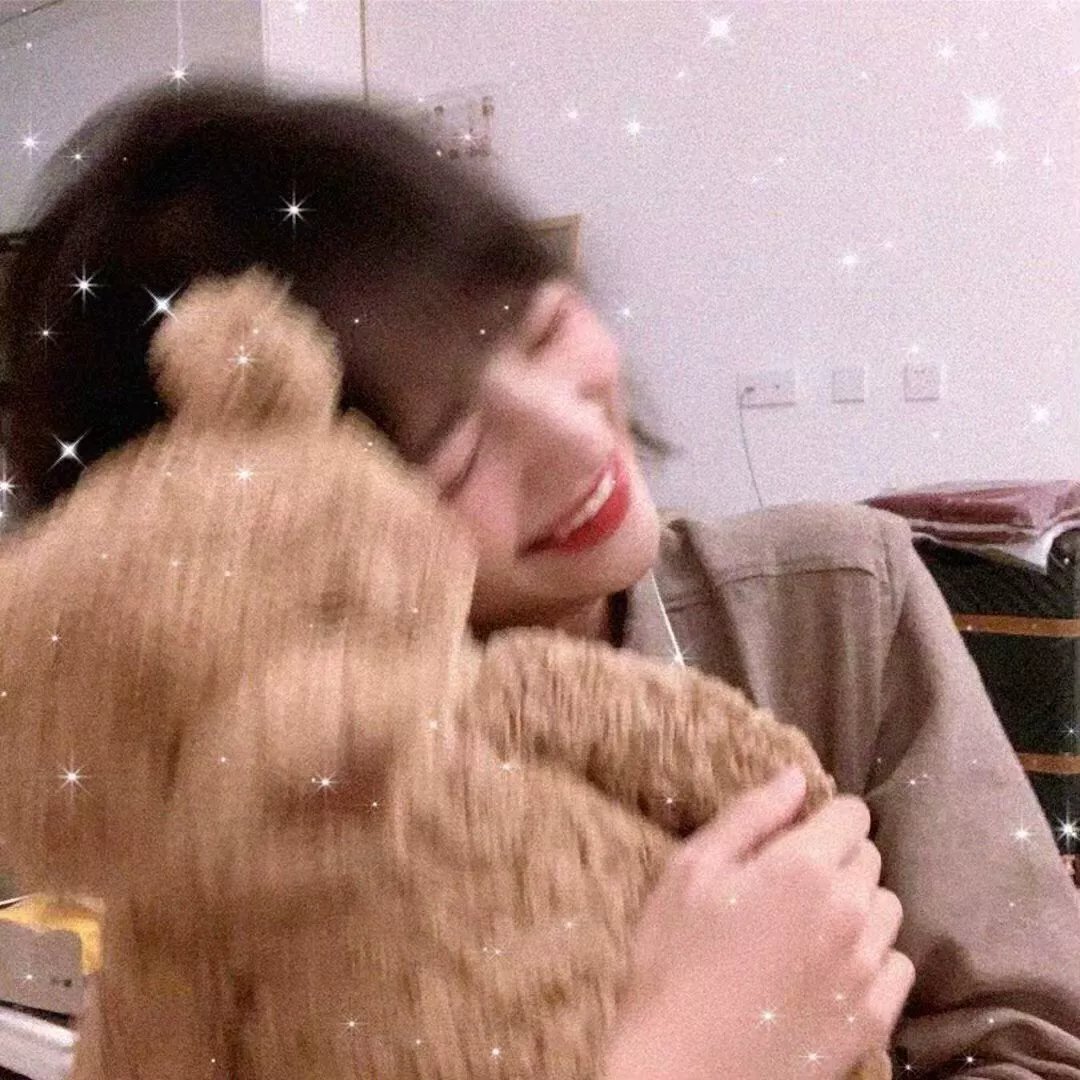 仰望天空的少女瞳中映照的世界